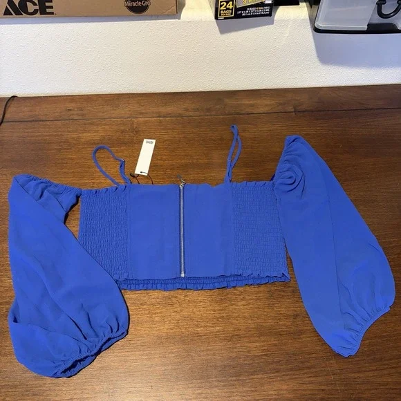 Naked Zebra NWT Woman's Off Shoulder Smocked Long Sleeve Crop Top Size L Blue - Picture 4 of 11